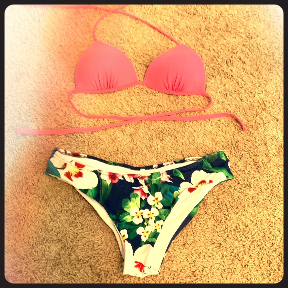 Bikini set (top & bottoms)